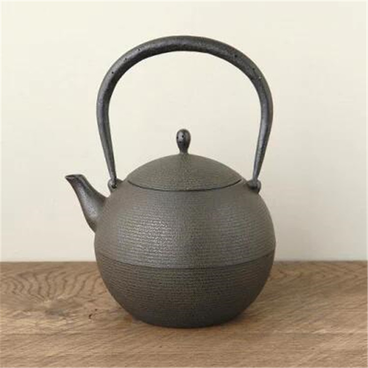 鈴木盛久工房　霰紋丸型鉄瓶　南部鉄器 Amazon｜岩鋳 Iwachu 鉄瓶 18型平丸アラレ IH対応 黒焼付（釜焼