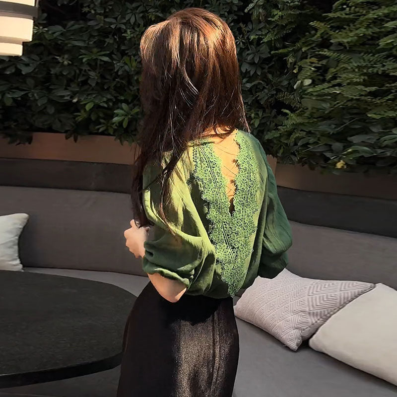Chic Design, Lace Splicing on the Back, Fashionable Shirt for Women, Plus Size, Elegant, Age-Reducing, Green Long-Sleeved Top