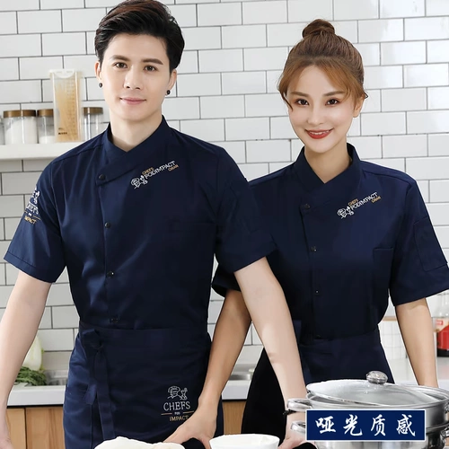 Ресторан шеф-повара костюма с коротки