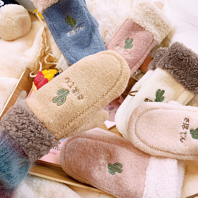 Winter plus velvet thickened warm cold and windproof gloves men and women cute cactus couple hanging neck cotton gloves woolen
