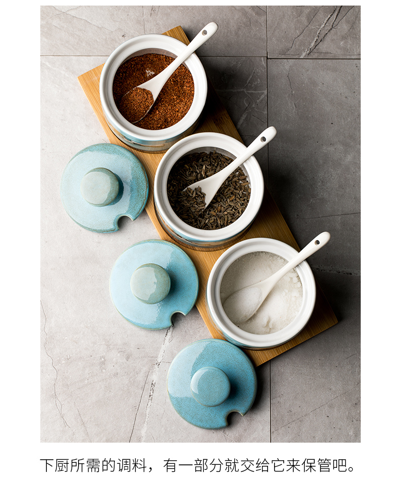 Chinese pottery and porcelain porcelain leisurely flavor can suit with cover with a spoon of household kitchen salt shaker combination spice jar