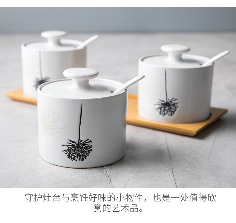 This porcelain ceramic household seasoning jar with cover teaspoons of Japanese creative kitchen sugar pot monosodium salt seasoning jar jar