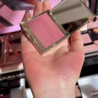 [В наличии] Очень ягодный блеск berry❤️в комплекте кисточка для румян.