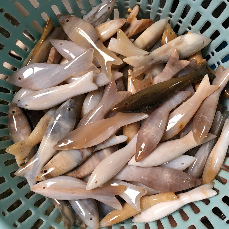 Special Price Myanmar Natural Ice Species Tree-based Jade Handmade Small Fish Pendant Silicified Wood-based Jade Pendant Has Fish Every Year