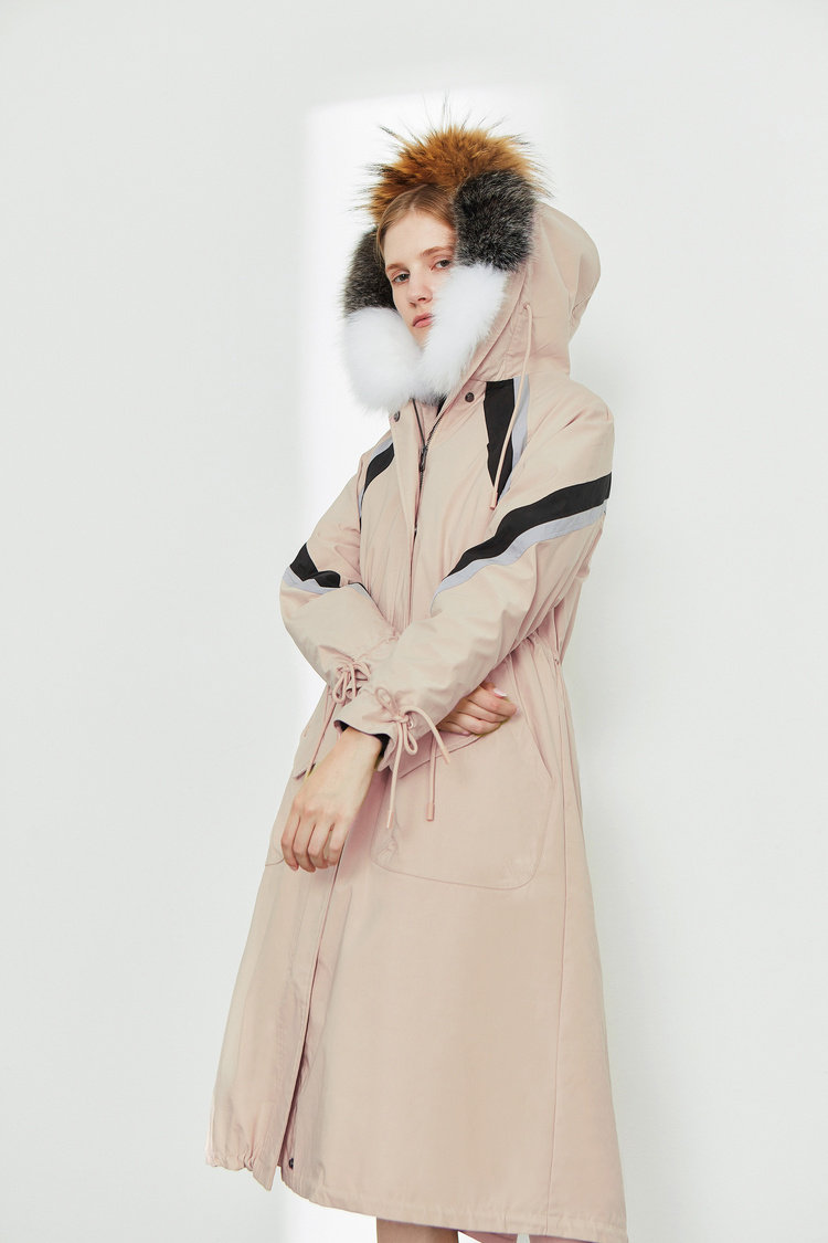 LILY 女狐狸真毛领 抽绳收腰拼色长款羽绒服 图1