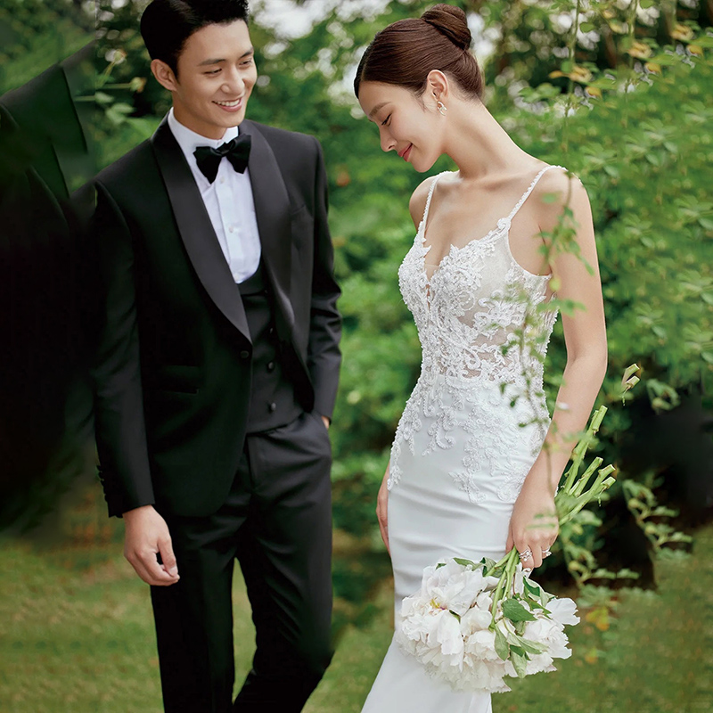 Fitted lace wedding dress, evening dress, lifting effect,  Fitted lace wedding dress, evening dress, lifting effect,