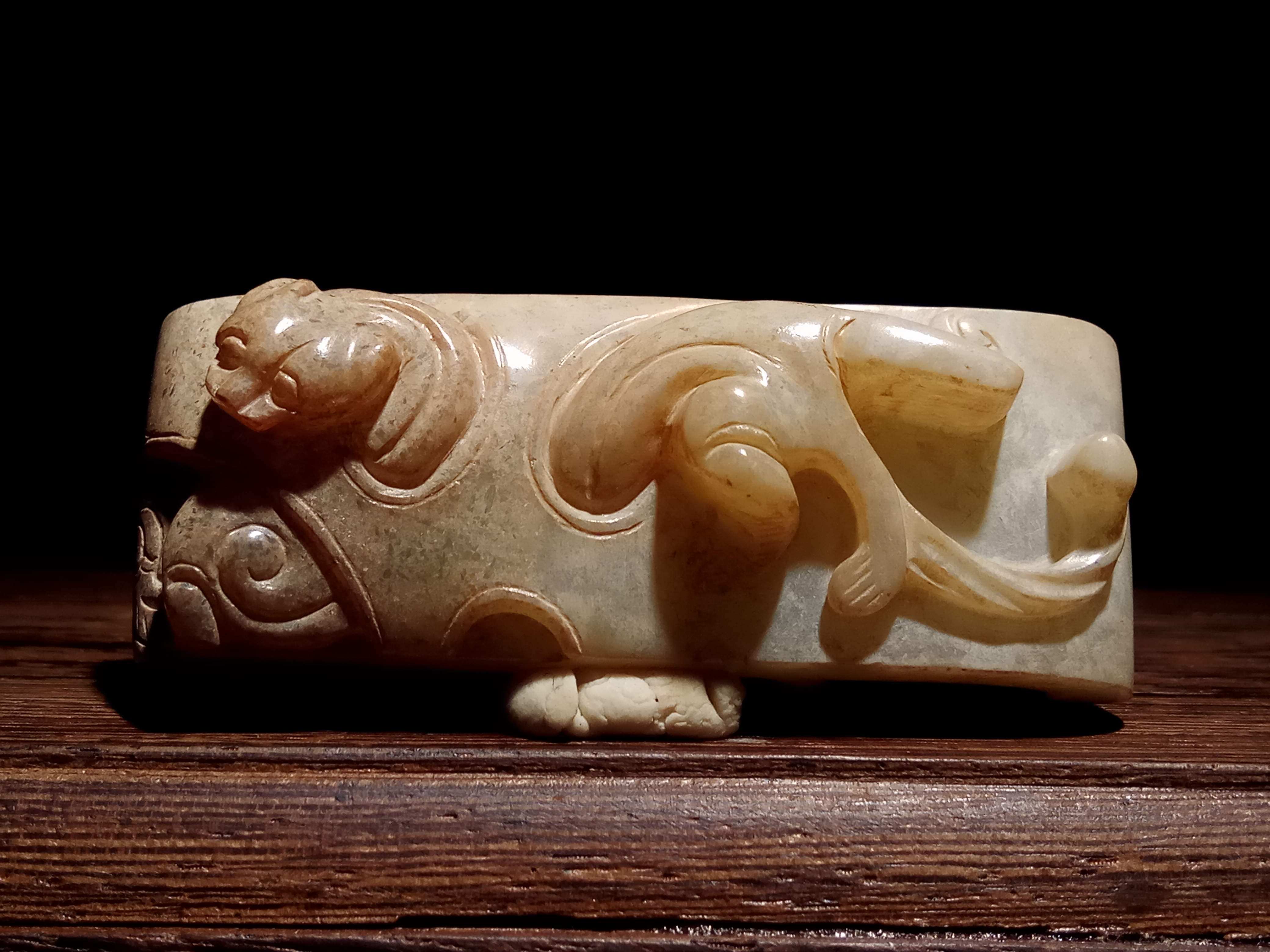 惜缘玩高古玉战汉玉器汉代老和田玉高浮雕穿云龙纹玉剑饰