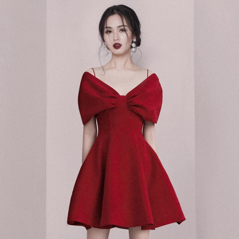 Vietnamese Niche Designer's French Retro Hepburn-Style Little Black Dress, Off-Shoulder Gown, High-End Dress