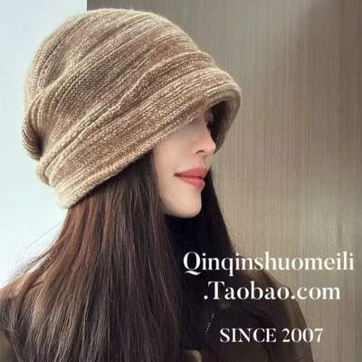 The winter bestseller, the flanged wool knitted hat, is simple and versatile for women. It's a warm pullover hat that makes the face look smaller and adds a touch of elegance. It's a trendy hat
