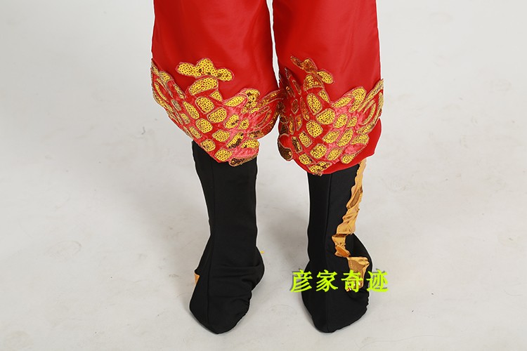 Trẻ em mới mở màn trình diễn màu đỏ trang phục nam và nữ trống đội trống Trung Quốc theo phong cách múa trống nước lễ hội Yangge đồng phục cảnh sát trẻ em
