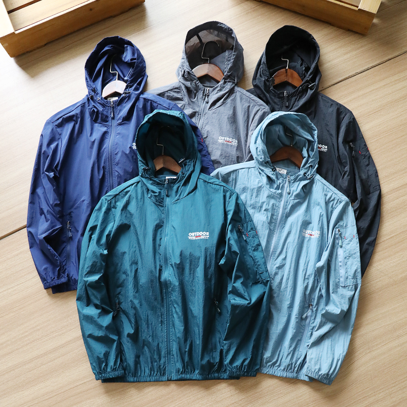 Micro-Wrinkle Nano-Tech Textured Fabric! Spring and Summer Men's Lightweight Breathable Hooded Sun-Protective Skin Jacket Micro-Wrinkle Nano-Tech Textured Fabric! Spring and Summer Men's Lightweight Breathable Hooded Sun-Protective Skin Jacket