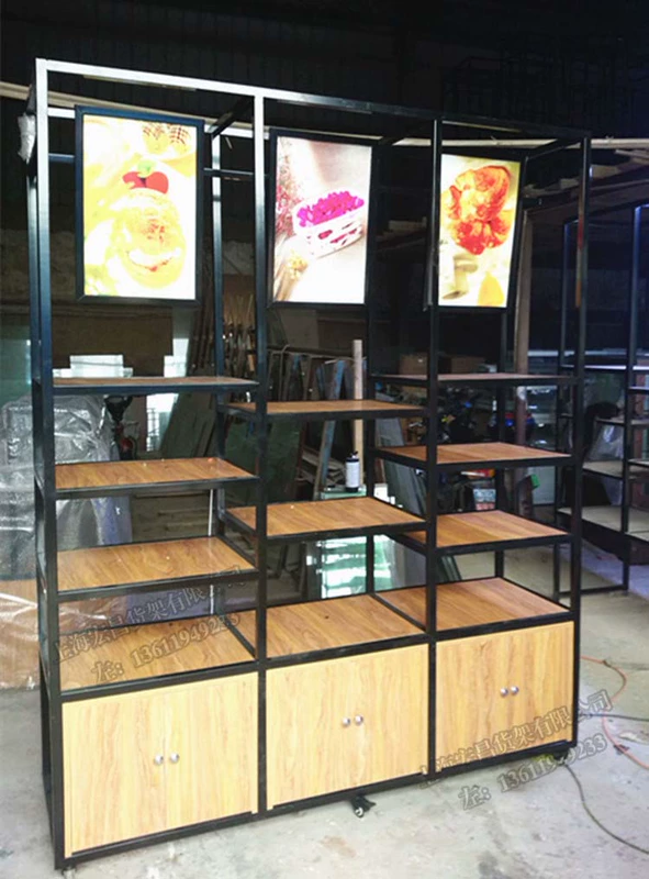 Tủ bánh mì sắt mới trưng bày