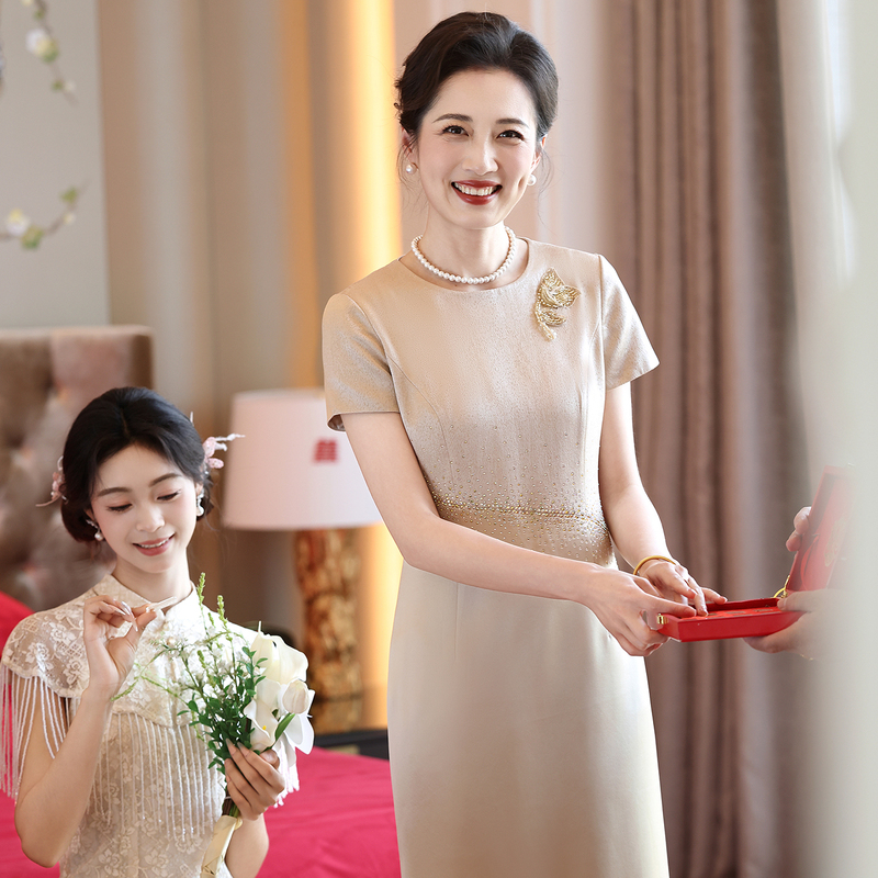 Charming Mother-In-Law Wedding Banquet Dress in Champagne Color, Stylish Mother's Dress with Short Sleeves and Embroidery for Wedding and Banquet Charming Mother-In-Law Wedding Banquet Dress in Champagne Color, Stylish Mother's Dress with Short Sleeves and Embroidery for Wedding and Banquet