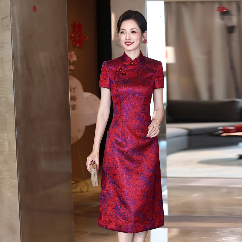Hongjinxi Mother's High-End Light Luxury Wedding Banquet Dress, Young Version of the Mother-In-Law's Dress, Can Be Worn Daily as a Cheongsam Hongjinxi Mother's High-End Light Luxury Wedding Banquet Dress, Young Version of the Mother-In-Law's Dress, Can Be Worn Daily as a Cheongsam