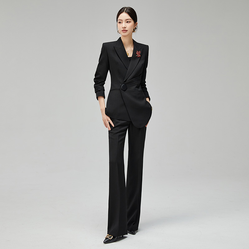 Suit for Women with a Unique Design, High-End Feel, Dark Black Two-Piece Suit, Sexy Business Attire for Meetings and Interviews, Early Autumn