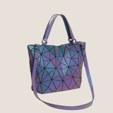 Демисезонная универсальная вместительная и большая сумка на одно плечо