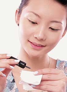 Chính hãng Iraq eyeliner 7 ml với một đầu mềm bút kẻ mắt siêu đen lâu dài không thấm nước và mồ hôi-proof là không nở và không tẩy trắng bút vẽ mắt
