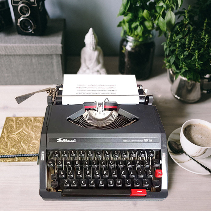 Boutique Flying Fish Black Hero Retro Typewriter Old Art Birthday Present in English Show Decorations