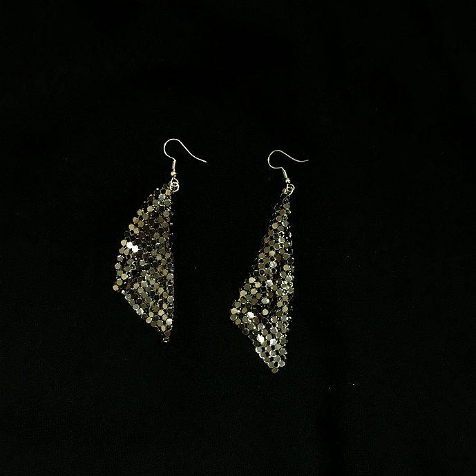 MOR hand-made European and American wind street retro long metal earrings soft tablets in the same ear-free ear clamp