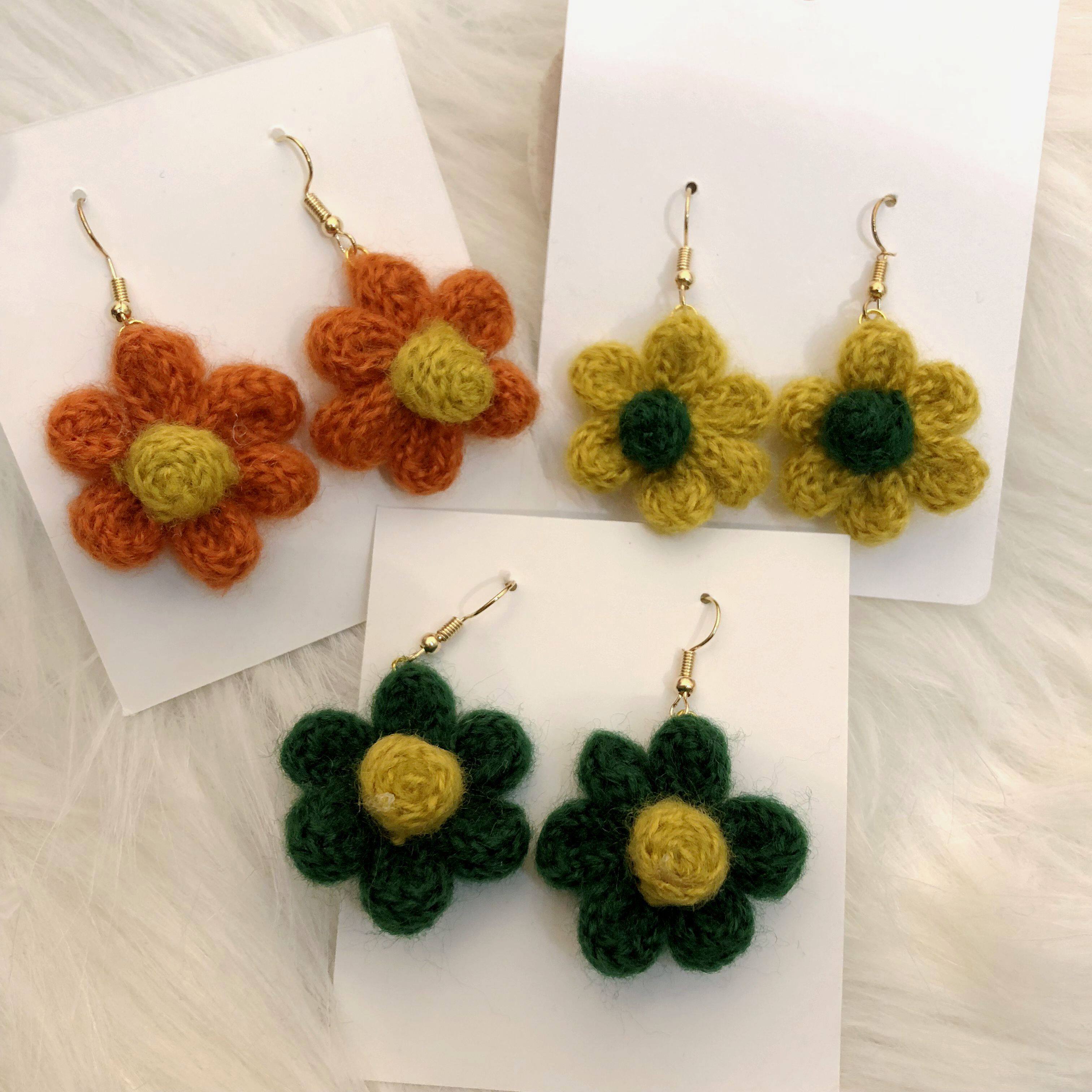 Handmade retro wild plush wool flower three-dimensional crocheted contrast color earrings earrings ear clips without ear holes