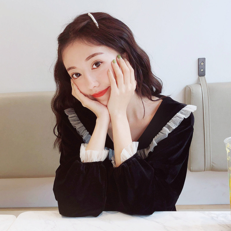 Spring and autumn 2022 net red new doll collar retro scheming gold velvet dress small Hepburn little black dress female