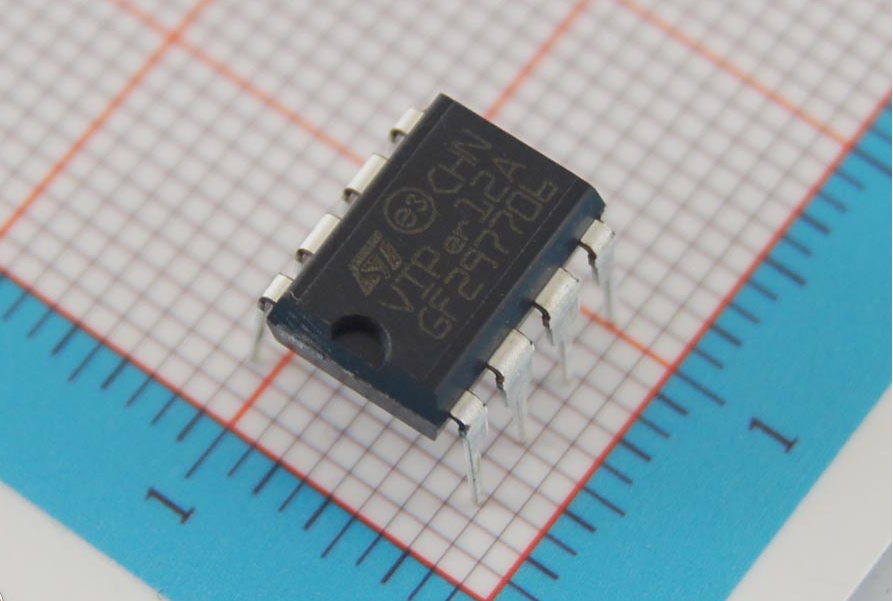 VIPER12A power supply IC DIP-8 brand new ST original loading import