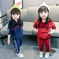 Bộ đồ cho bé gái đại dương 2018 Thu mới Thời trang cho bé Vàng Velvet Áo len thể thao hai mảnh Tide 1-4 tuổi 3 shop đồ trẻ em