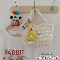 Сумочка плюс маленькие желтые цветы