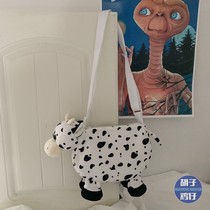 Japanese soft girl cute cow plush bag female mobile phone bag Korean retro girl heart funny cartoon messenger bag