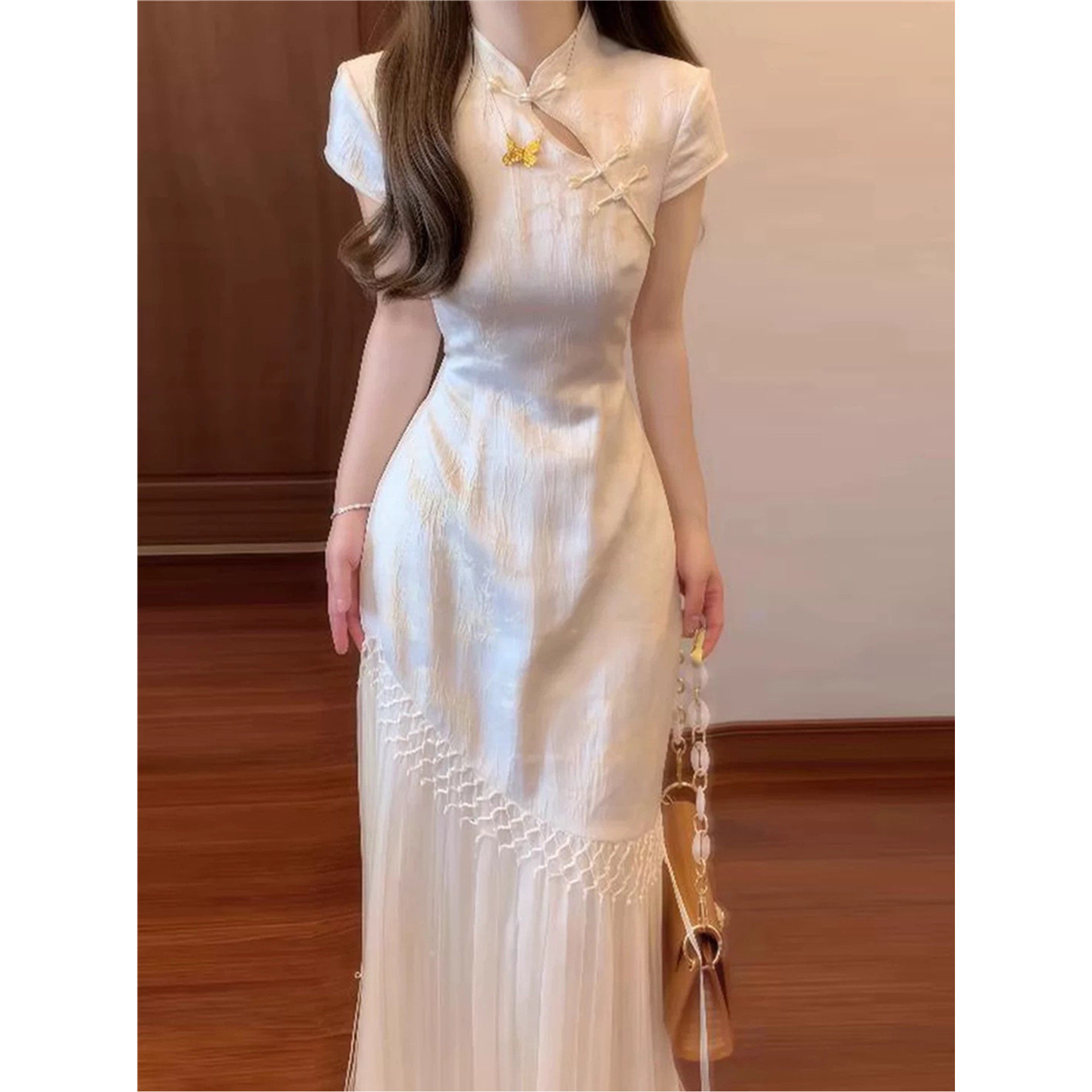 女性向けの新しい中国風改良型チャイナドレス（白）、夏用、小柄、エレガント、高級感、ウエストを絞ったロングドレス。