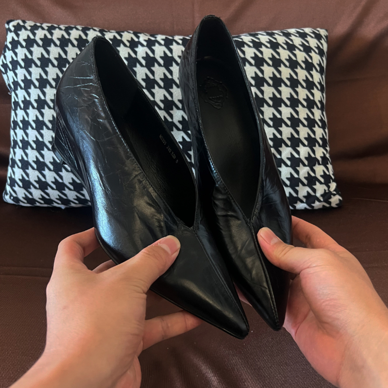 2026 Spring/Summer New Old Money Style Pointed Toe Wedge Shallow Sheepskin Shoes French Sexy V-Cut High Heel Granny Shoes 2026 Spring/Summer New Old Money Style Pointed Toe Wedge Shallow Sheepskin Shoes French Sexy V-Cut High Heel Granny Shoes