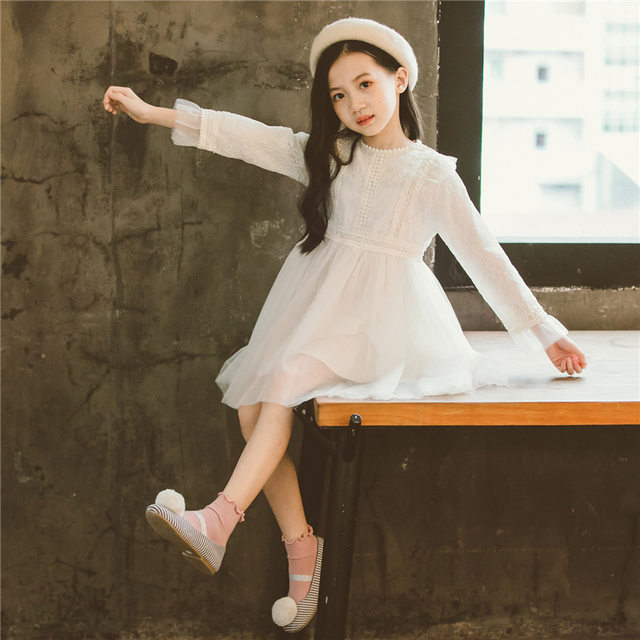 Girls' long-sleeved lace dress 2022 spring and autumn dress in the big children's white mesh skirt baby princess dress