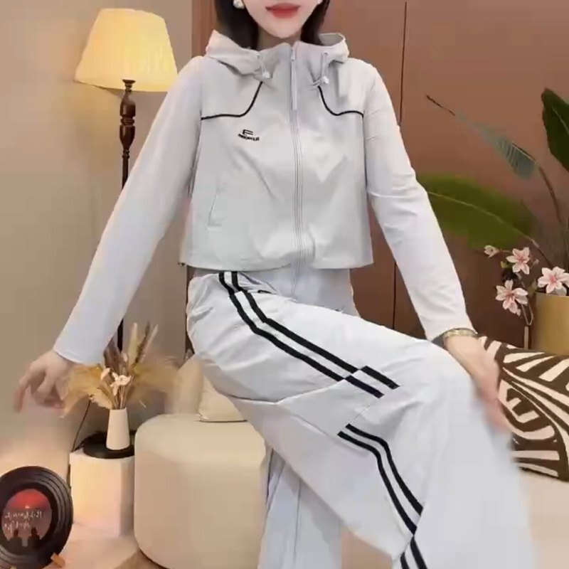 European-Style Faux Two-Piece Hooded Jacket and Cargo Pants Set 2026 Early Autumn New Casual Fashion Sports Two-Piece Set for Women European-Style Faux Two-Piece Hooded Jacket and Cargo Pants Set 2026 Early Autumn New Casual Fashion Sports Two-Piece Set for Women