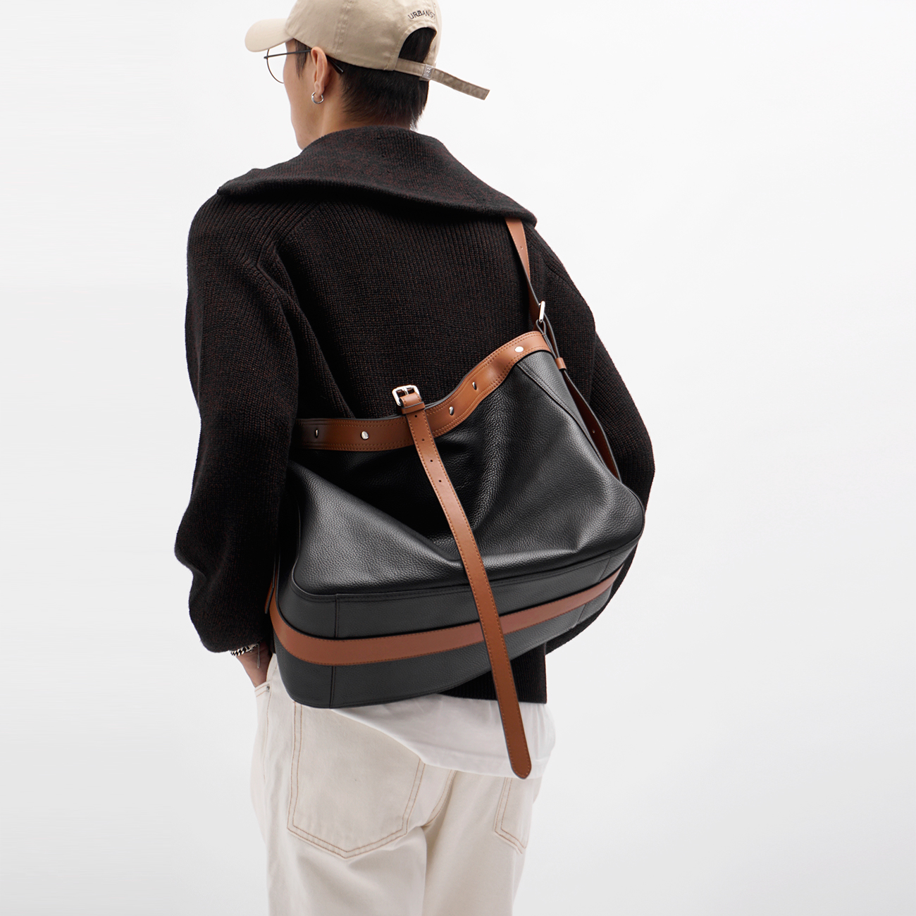 Special Bag Woman Large Capacity Small Crowd Design Texture Big Bag Bag Men Genuine Leather Class Commute High Level Sensation Brown Slanted Cross