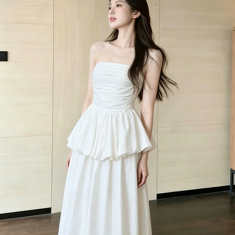 White Engagement Dress with a High-End French-Style Bustier Design, Suitable for the Bride to Wear on the Day of the Wedding Registration, and Can Be Worn Casually in Daily Life