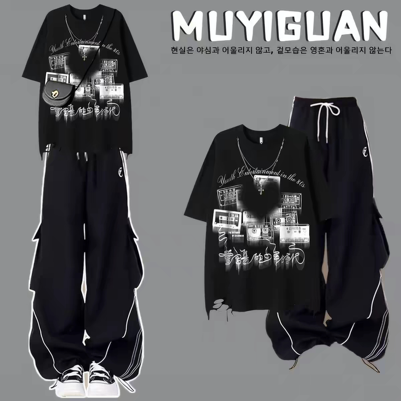 A Stylish Summer Outfit: a Korean-Style Loose-Fitting American Chain Short-Sleeve T-Shirt + Trendy Cargo Pants Two-Piece Set A Stylish Summer Outfit: a Korean-Style Loose-Fitting American Chain Short-Sleeve T-Shirt + Trendy Cargo Pants Two-Piece Set