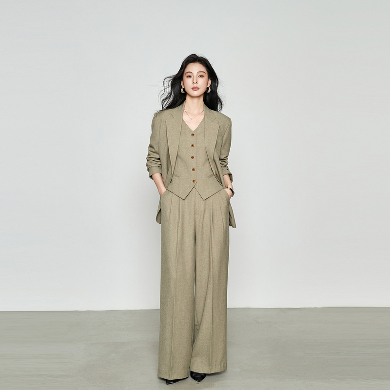 Spring and Autumn High-End Olive Green Professional Commuting Suit, Loose Fit, Slimming Effect, Suit with Wide-Leg Pants, Three-Piece Set Spring and Autumn High-End Olive Green Professional Commuting Suit, Loose Fit, Slimming Effect, Suit with Wide-Leg Pants, Three-Piece Set