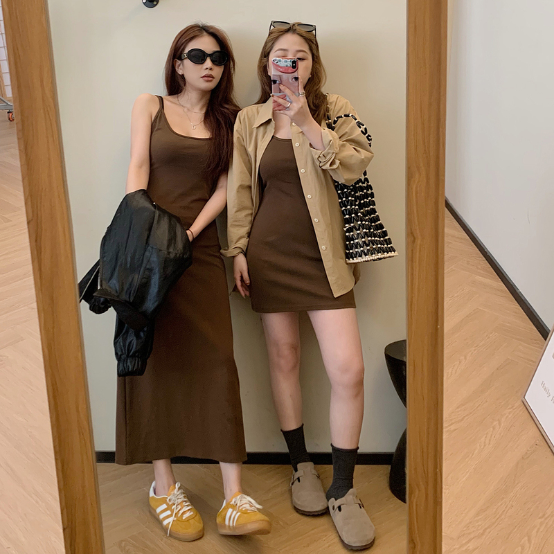 Zeng Yueban's "Spicy Cocoa Slip Dress" Is a Stretchy, Slim-Fitting Knit Dress That Flatters the Figure, Available in Both Long and Short Styles