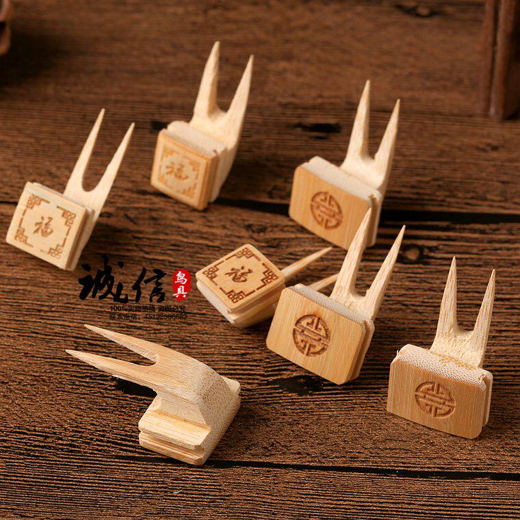 Thrush pen chin red bird cage fruit fork bird with bamboo fruit fork blessing character longevity word vegetable fruit fork bird cage accessories