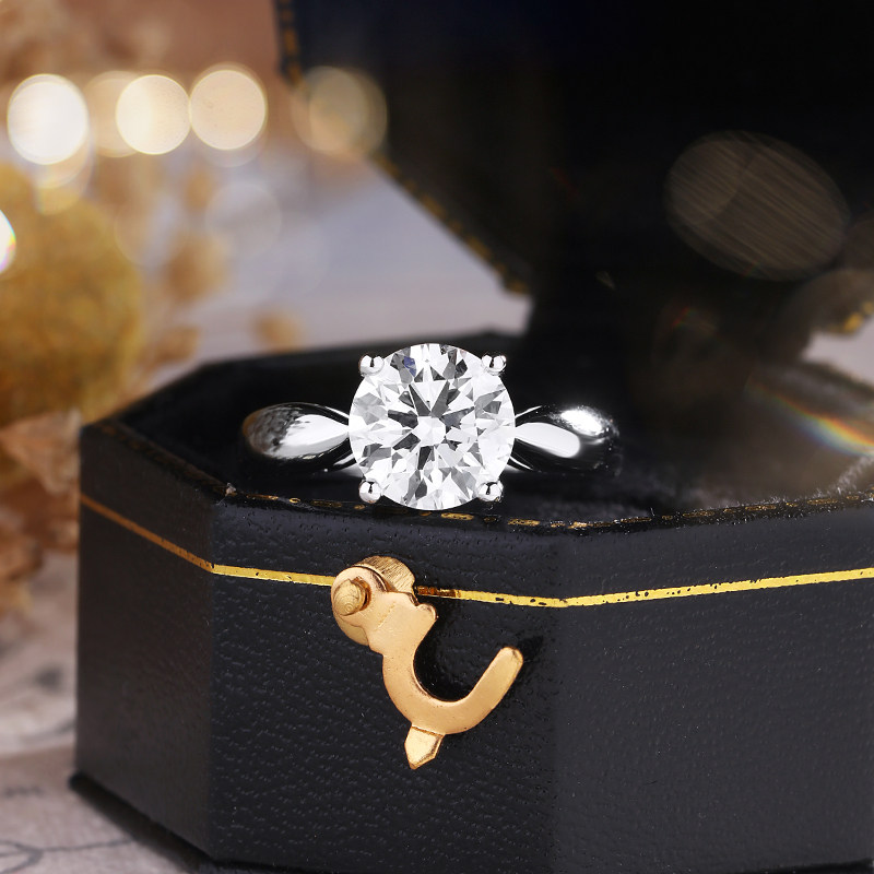 Classic four-jaw diamond ring proposal wedding diamond ring 18K set with diamond ring