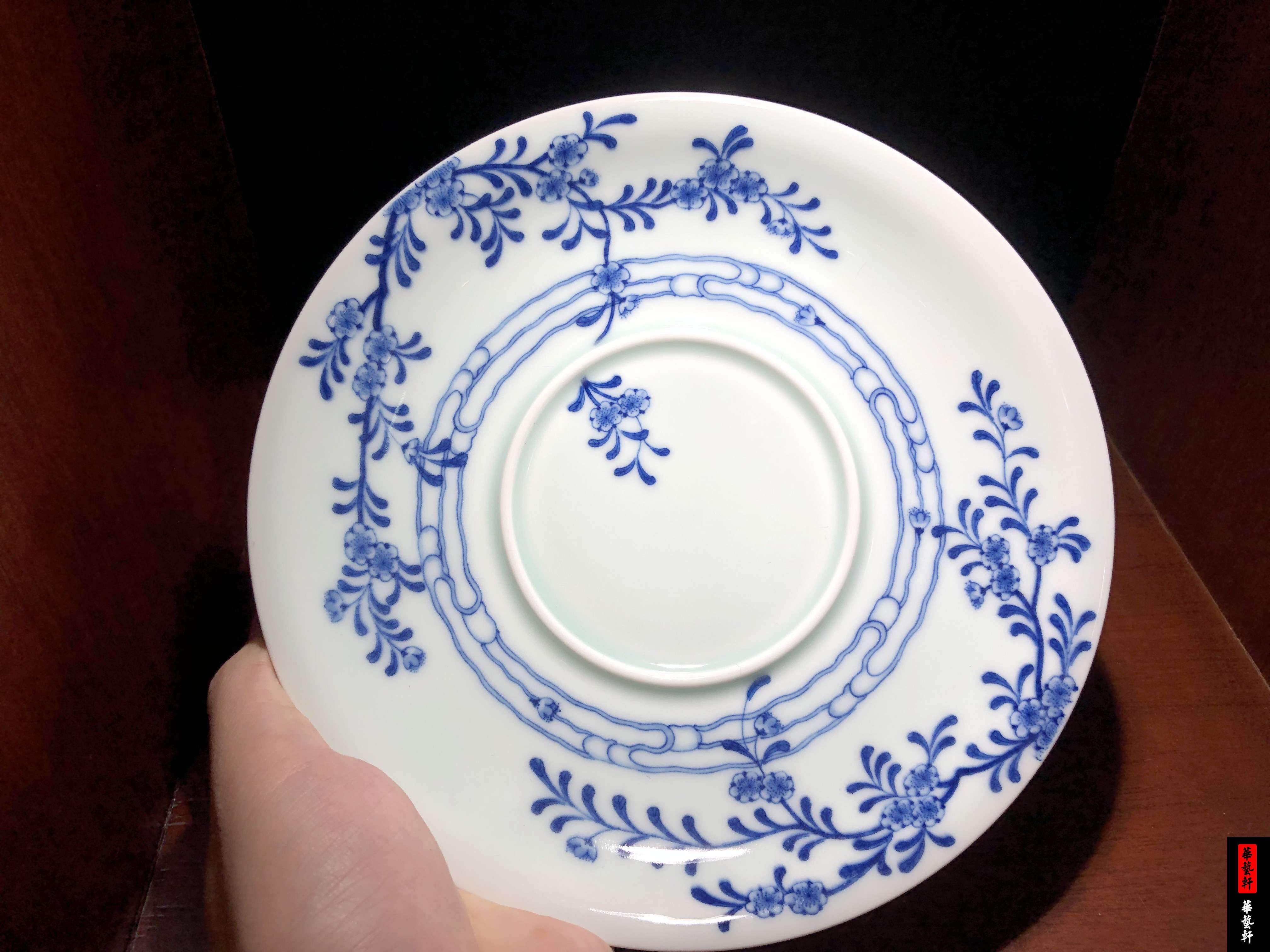 Jue Kiln Blue and White Plum Blossom Falling Flowers Unintentional Flowing Water Ruthless Appreciation Plate (with Pot Bearing) (Hua Yixuan)