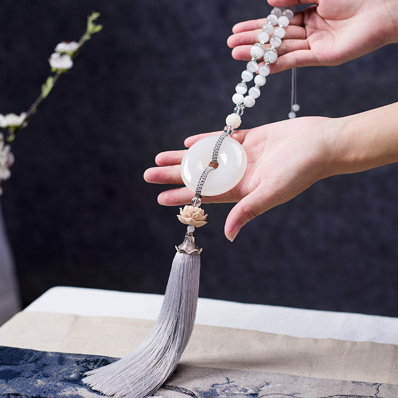 Car pendant High-end jade car interior products Car decoration supplies Rearview mirror pendant safety buckle front face pendant