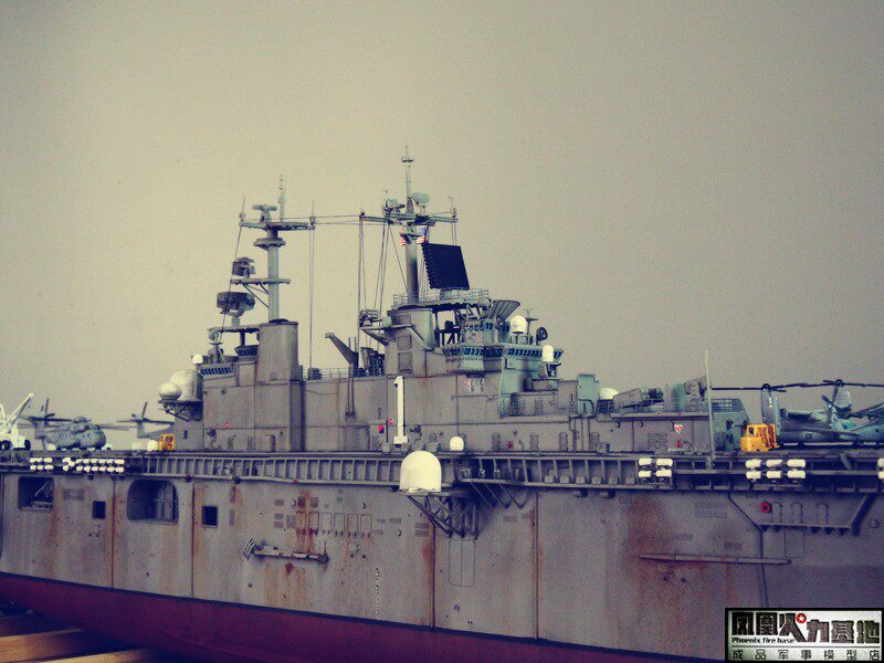 Модель военного корабля 1/350鎴愬搧妯″瀷 缇庡浗娴峰啗榛勮渹绾т簩鏍栨敾鍑昏埌lhd-1榛勮渹鍙 Trumpeter