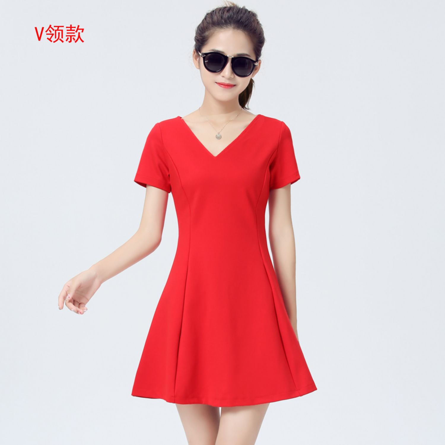 Mùa hè 2018 mới của phụ nữ Hàn Quốc nhỏ váy đỏ cổ tròn Slim ngắn tay ngắn một chữ váy đỏ cỡ lớn váy xòe