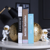 Creative astronaut minimalist desk face book stand book close to clip student book blocking home decent board room decoration pendulum piece