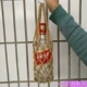 Положите фунт кармана бутылки с вином