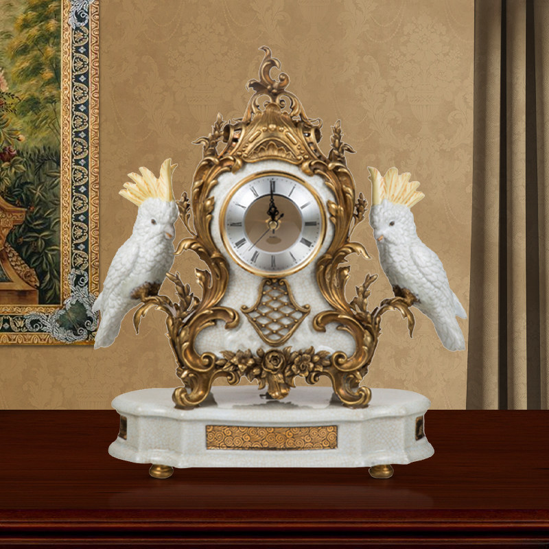European-style American-style brass ceramic parrot retro clock carved clock villa living room desktop luxury decoration ornaments