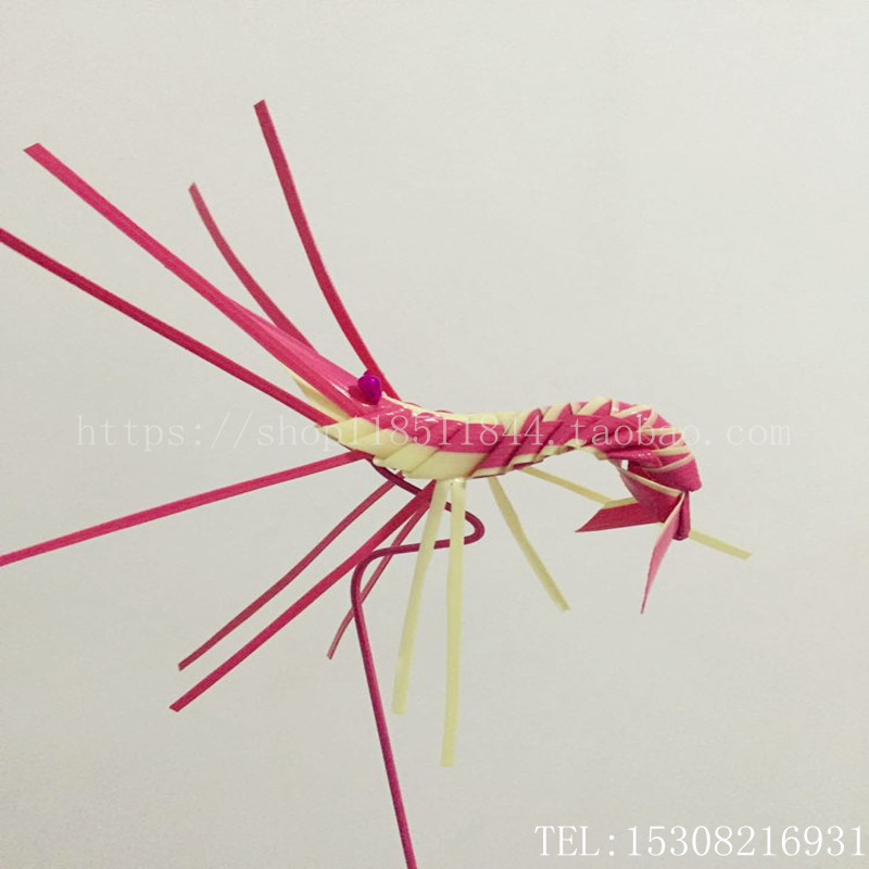 Straw woven animal brown woven plastic woven grasshopper lobster traditional handicraft folk characteristics of cultural ornaments