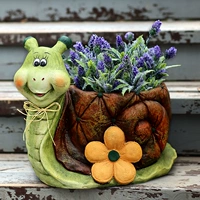 Улитки, сиреневый цветочный горшок