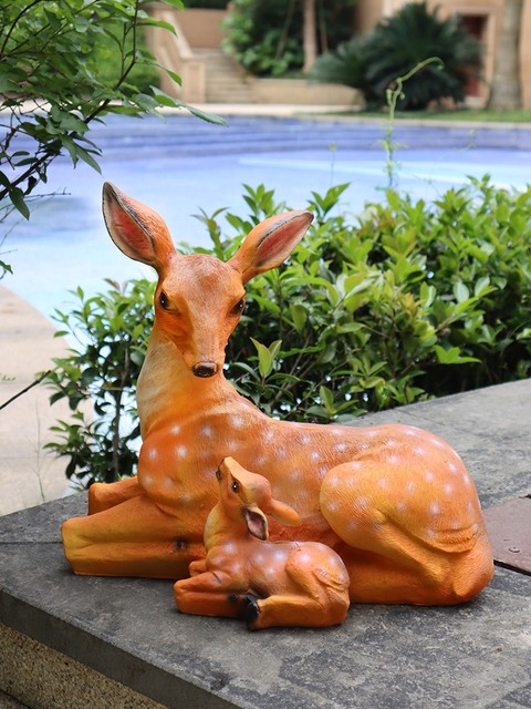 Creative courtyard garden layout balcony lawn simulation squirrel deer gardening kindergarten outdoor animal decoration ornaments